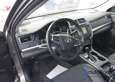 2015 Toyota Camry Se z USA, uszkodzony, nr VIN 4T1BF1FK2FU986702